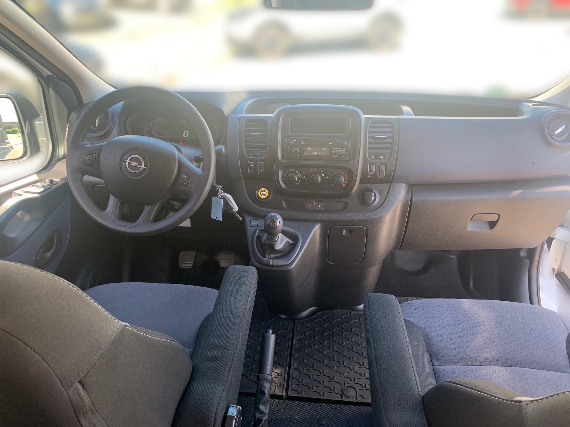 Opel Vivaro Kombi L1 1.6 CDTi mieten in Rosenheim – Weiß – Thumbnail 10