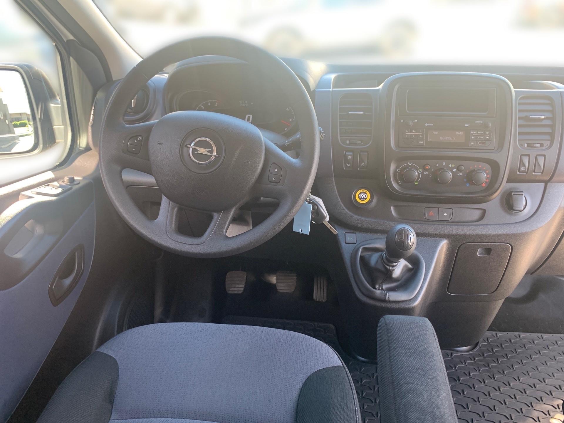 Opel Vivaro Kombi L1 1.6 CDTi mieten in Rosenheim – Weiß – Thumbnail 9