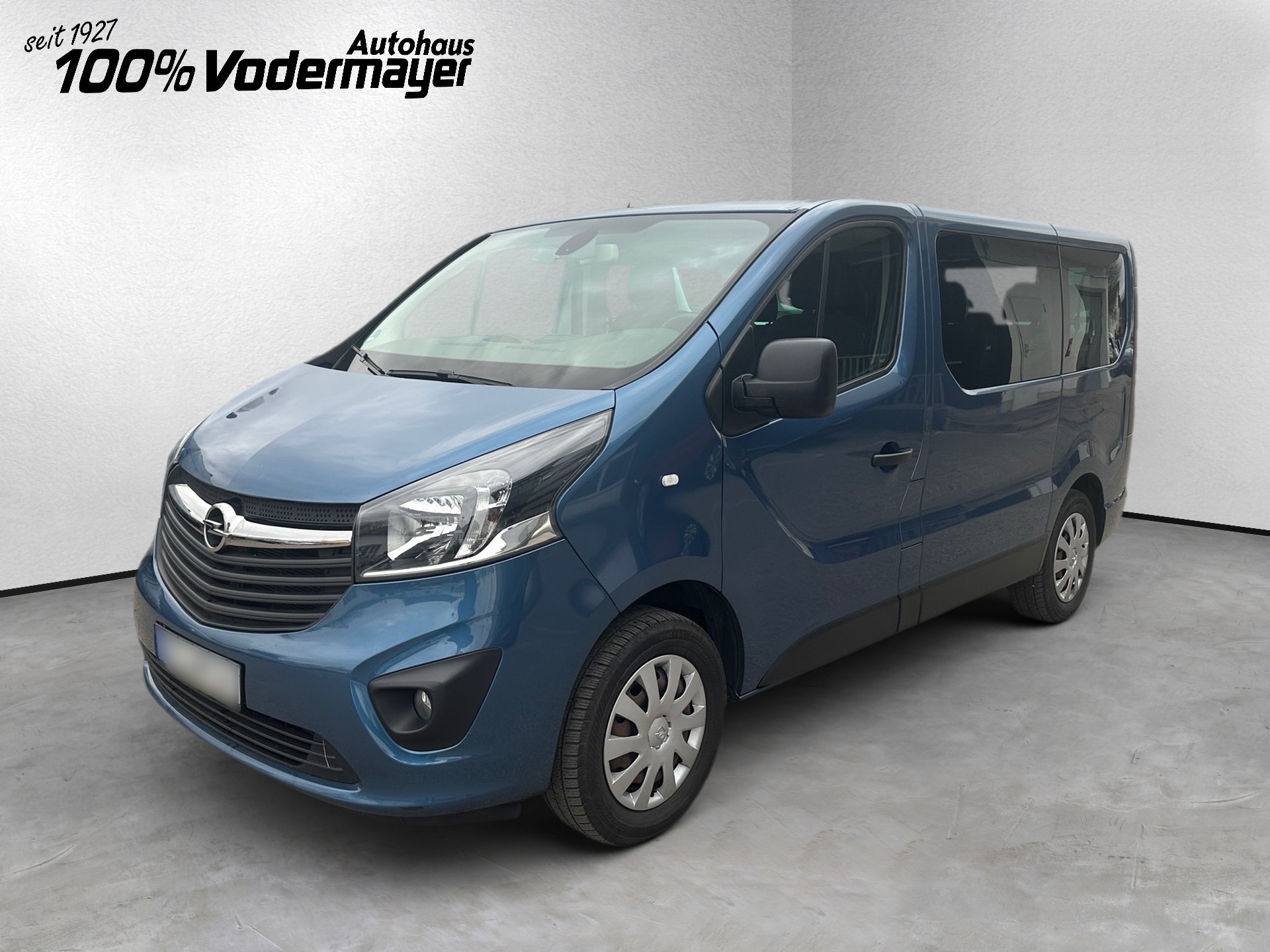 Opel Vivaro Kombi L1 1.6CDTi mit AHK mieten in Rosenheim – 2017 – 2