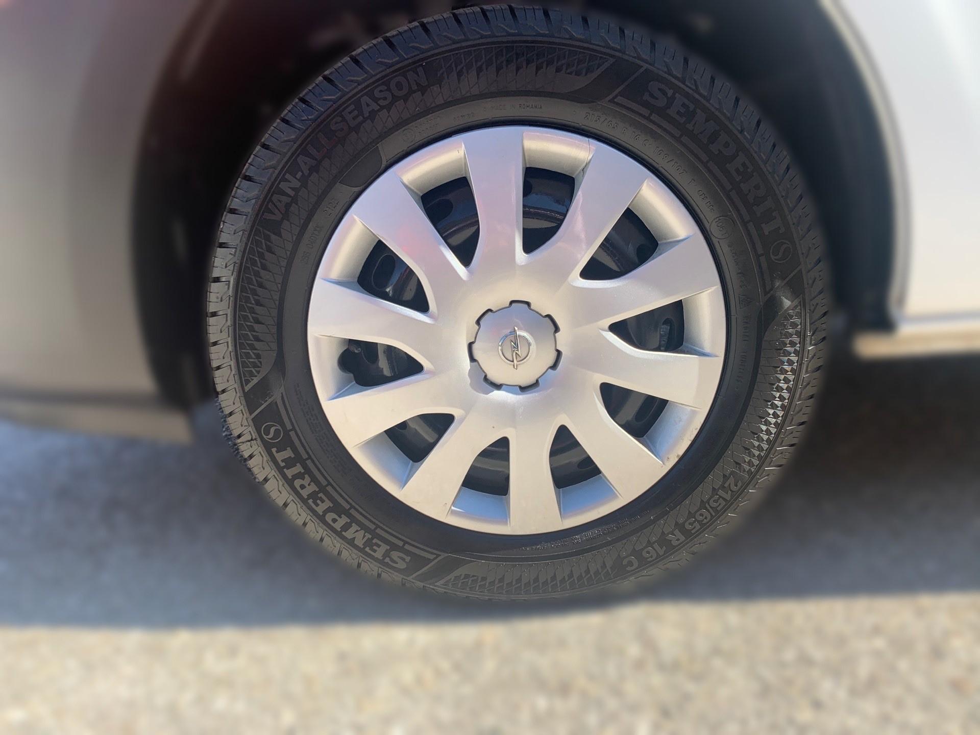 Opel Vivaro Kombi L1 1.6 CDTi mieten in Rosenheim – Weiß – 4