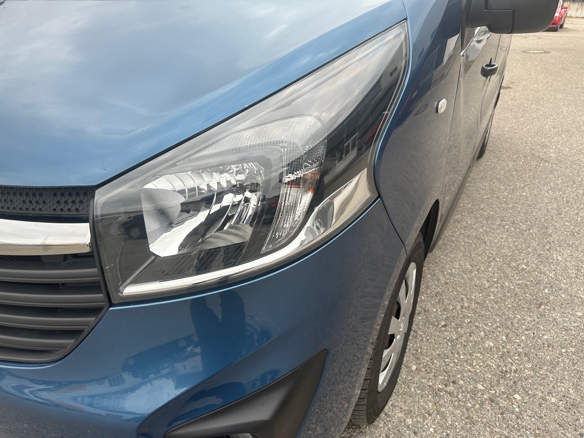 Opel Vivaro Kombi L1 1.6CDTi mit AHK mieten in Rosenheim – 2017 – 3