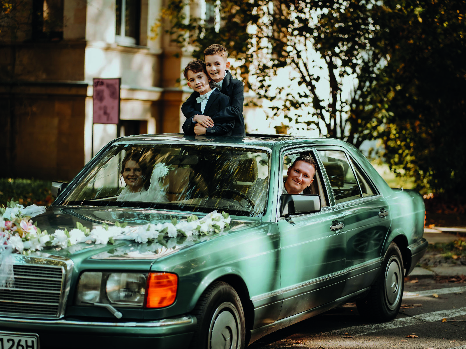 Hochzeitsauto mieten Leipzig / Oldtimer Hochzeitsfahrt mieten in Leipzig – mit Chauffeur