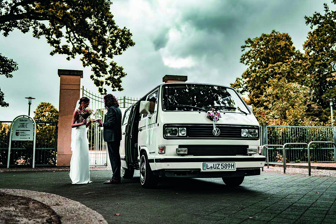 Hochzeitsauto mieten Leipzig / Oldtimer Hochzeitsfahrt mieten in Leipzig – mit Chauffeur – 2