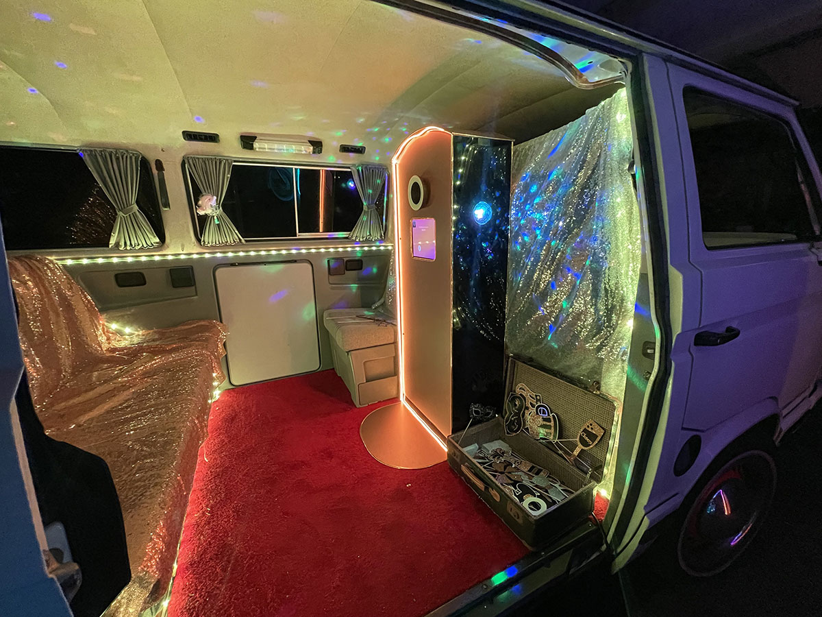 Der glitzernde Fotoboxbus mit Photobooth / Fotobox mieten in Leipzig – Fotobus – Thumbnail 8