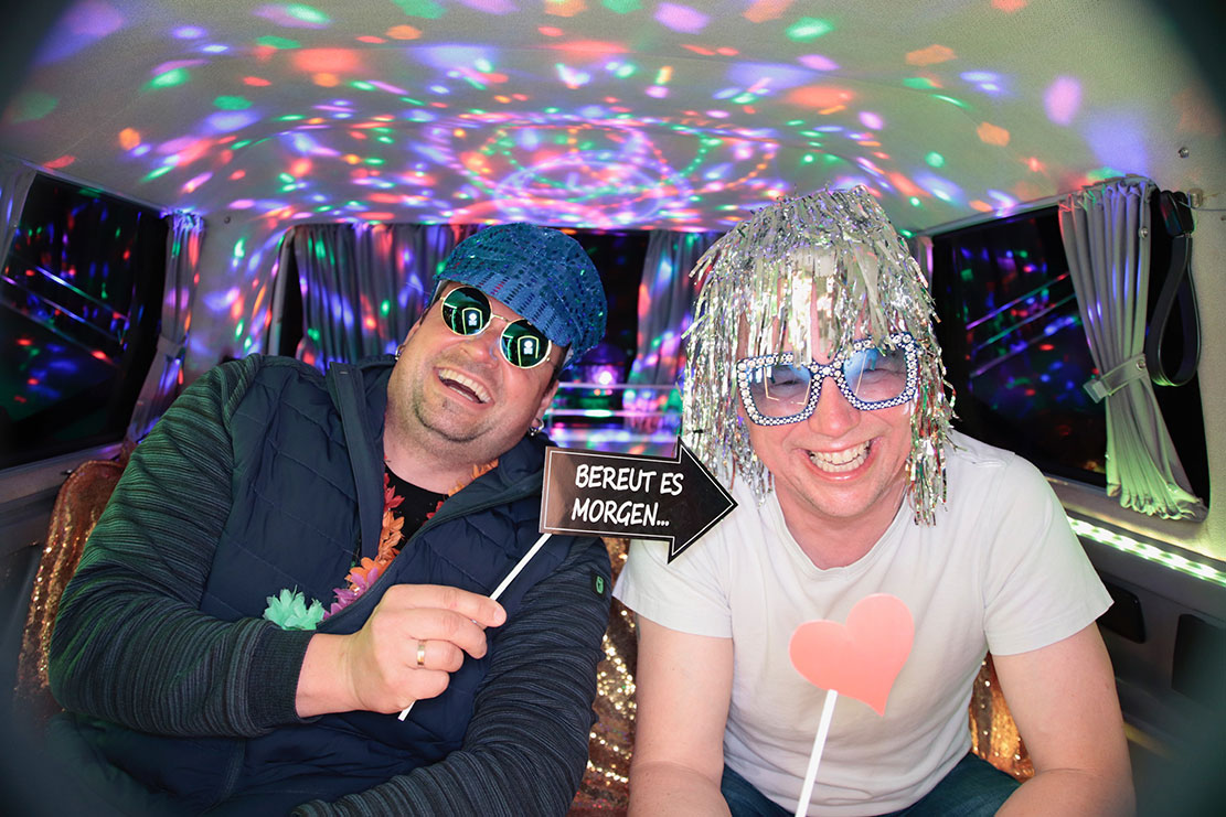 Der glitzernde Fotoboxbus mit Photobooth / Fotobox mieten in Leipzig – Fotobus – Thumbnail 6