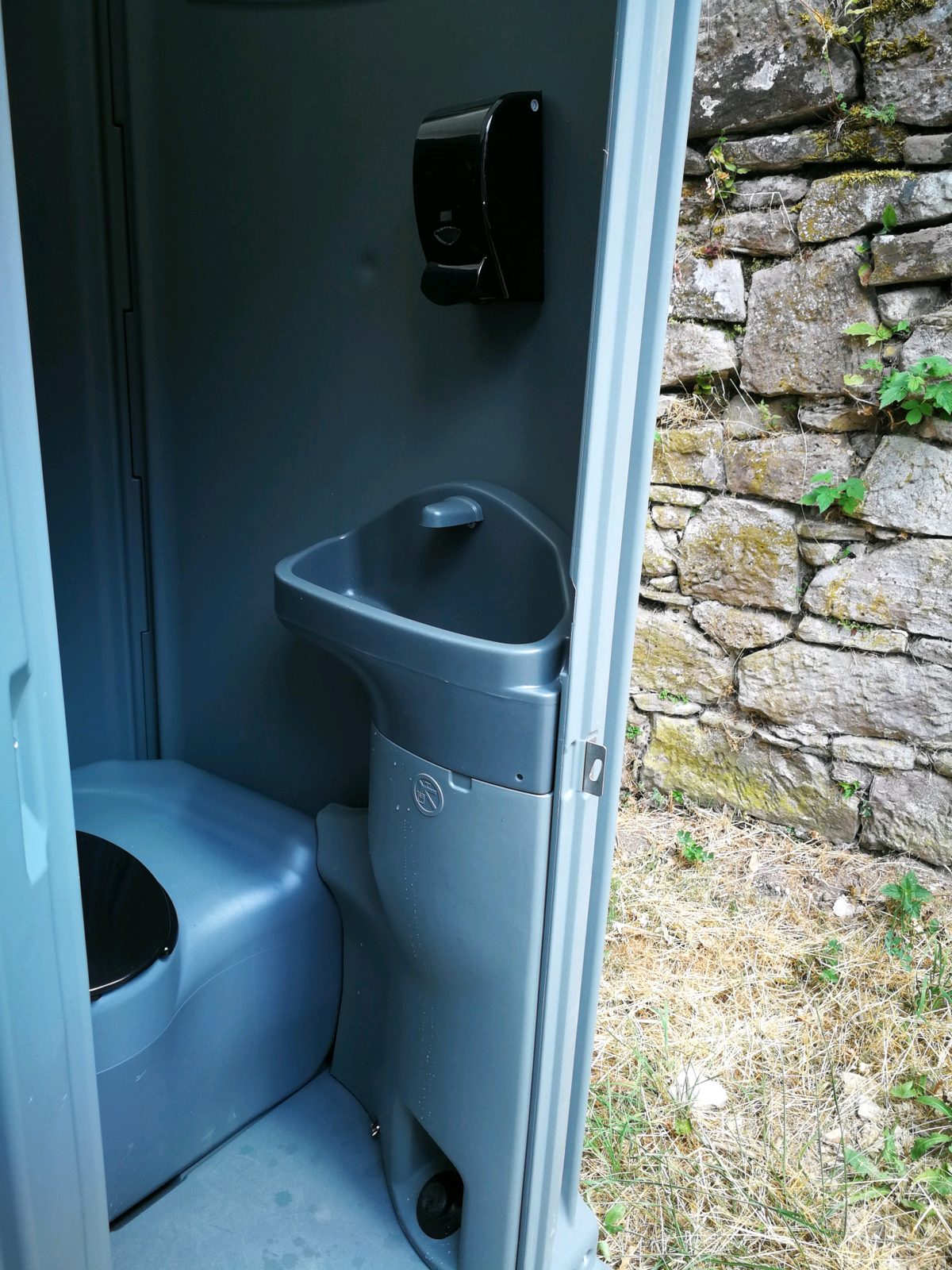 WC-Kabine VIP für Ihre Veranstaltung mit Waschbecken mieten in Göttingen – 1,2x1,2 – 2