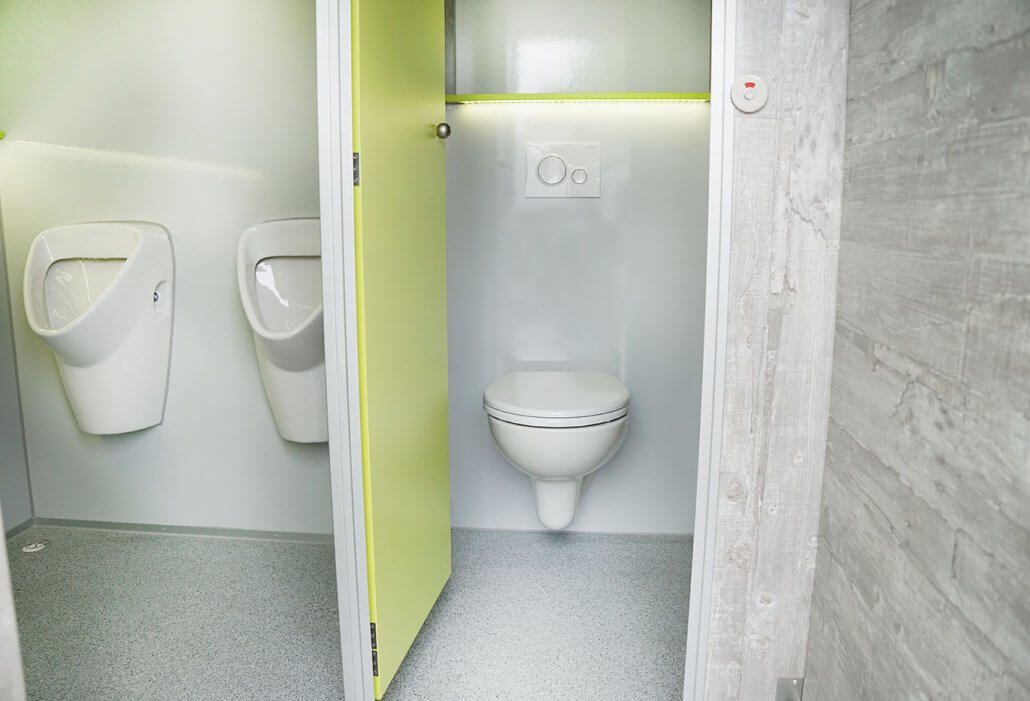 Toilettenwagen / First Claas / Bundesweit mieten in Göttingen – 600x236x230 – 4