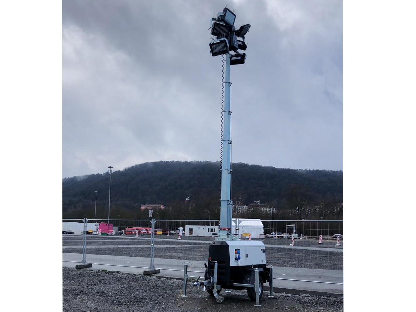 Mobiler Flutlichtmast - Lichtmast - Lichtgiraffe mieten in Buseck – 2