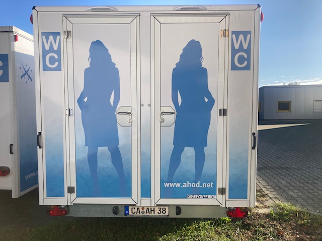 Toilettenwagen/ WC Wagen/ Mobile Toilette autark mieten in Berlin – 6 x 2,36 – 2