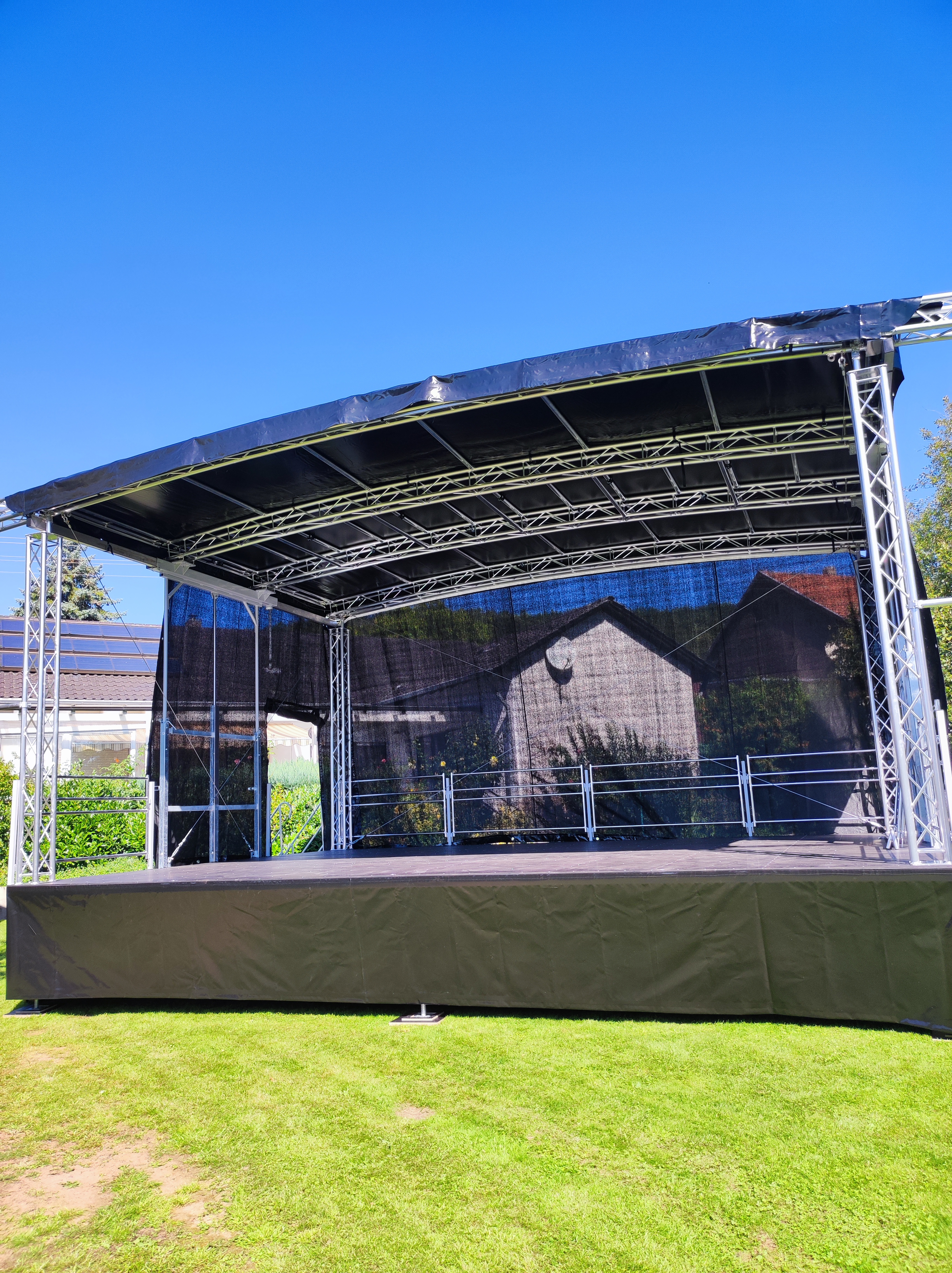 Eventbühne 8x 6m mieten in Lebach – 8x6x5