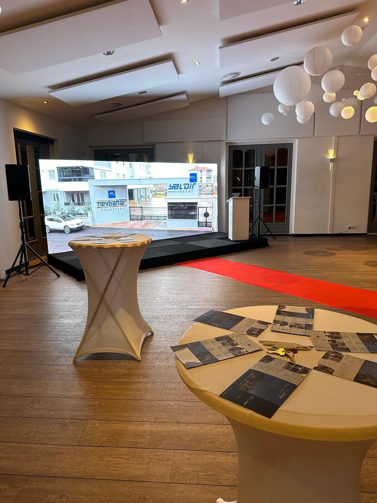 LED-Wand – Videowall für Messe mieten in Köln – über 50 m² – Thumbnail 12