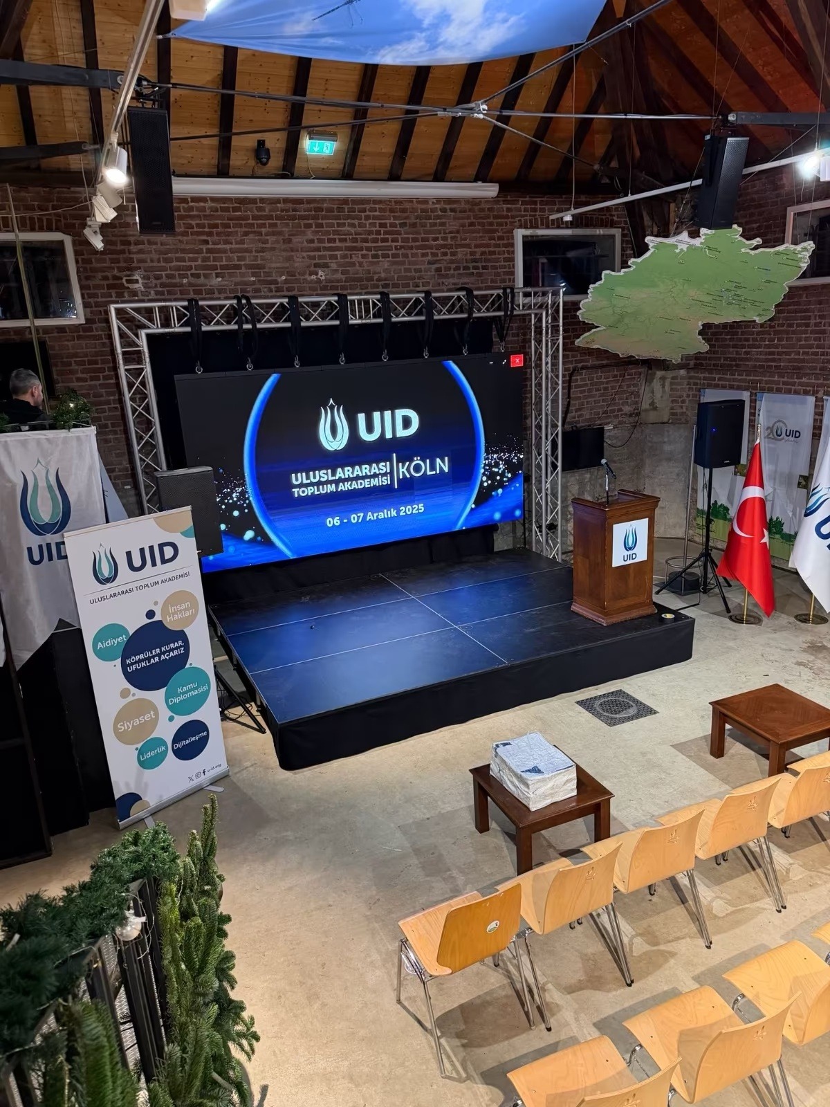 LED-Wand – Videowall für Messe mieten in Köln – über 50 m² – Thumbnail 8