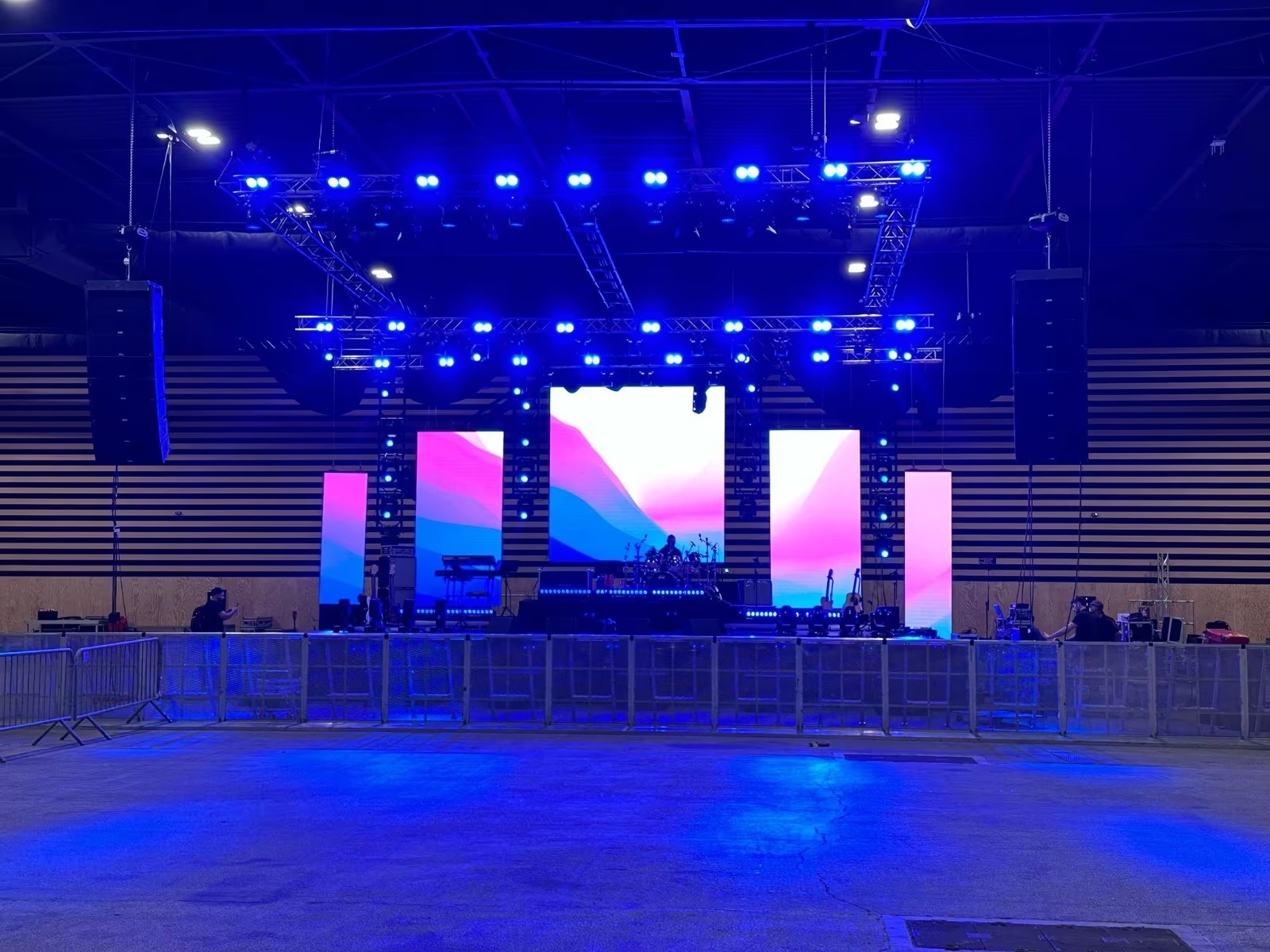 LED-Wand – Videowall für Messe mieten in Köln – über 50 m² – Thumbnail 9