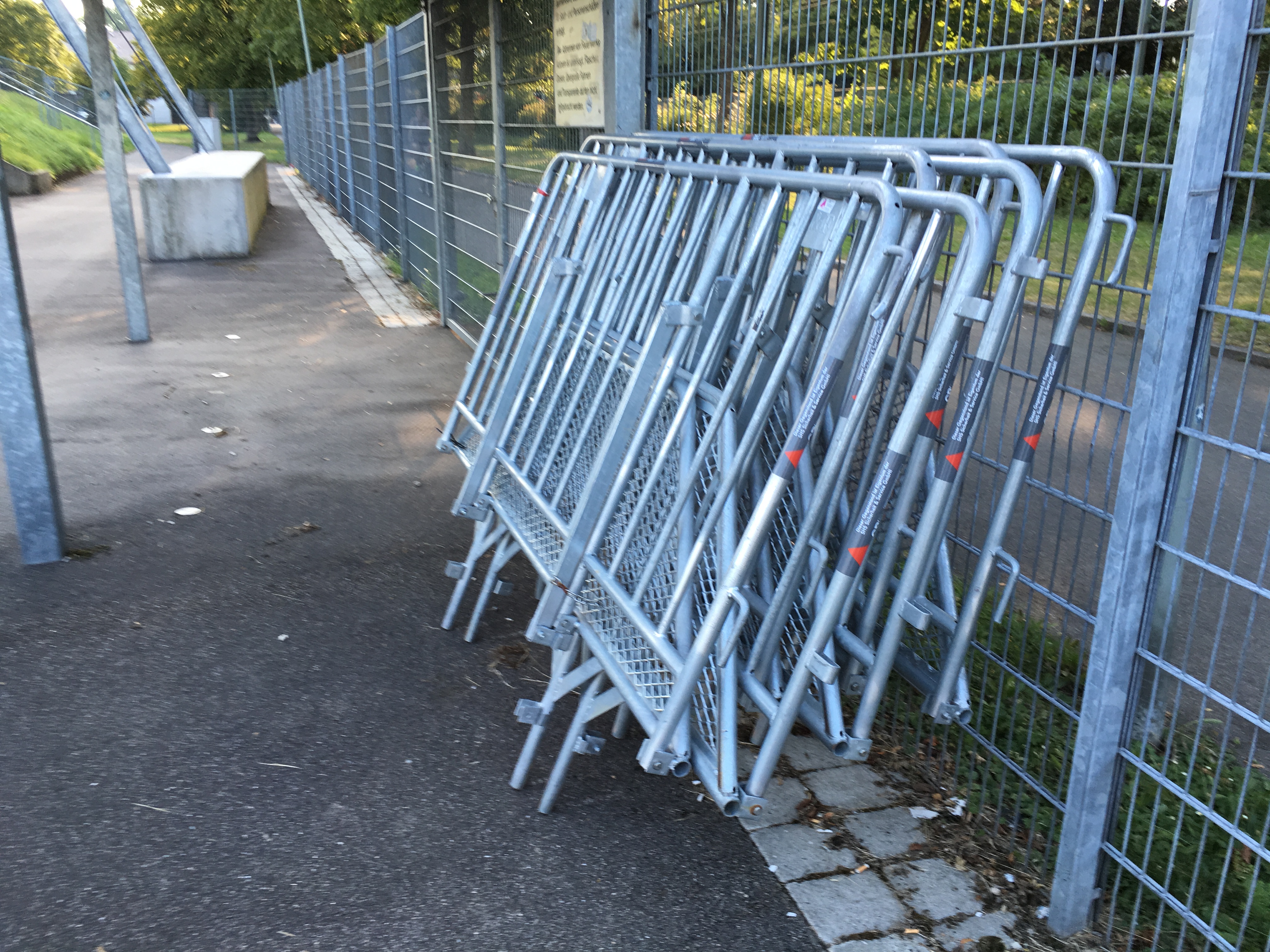 Mobil einsetzbare und druckstabile Gitter (Polizeigitter) mieten in Ulm – mehr 2 m – 5