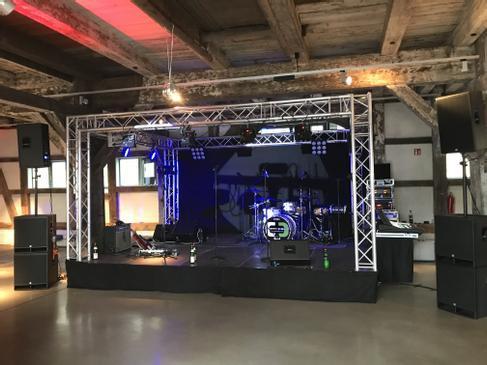 6x4m Outdoor Bühne / Showbühne inkl. Bühnendach mieten in Schneverdingen – 7x4,5m – 2