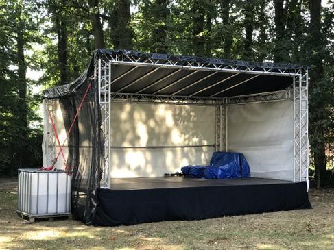 6x4m Outdoor Bühne / Showbühne inkl. Bühnendach mieten in Schneverdingen – 7x4,5m – 3