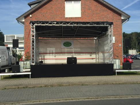 6x4m Outdoor Bühne / Showbühne inkl. Bühnendach mieten in Schneverdingen – 7x4,5m