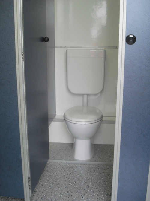 moderne Toilettenwagen, Klowagen, günstig, Eifel mieten in Nettersheim – 7,5x2,5x3m – 4