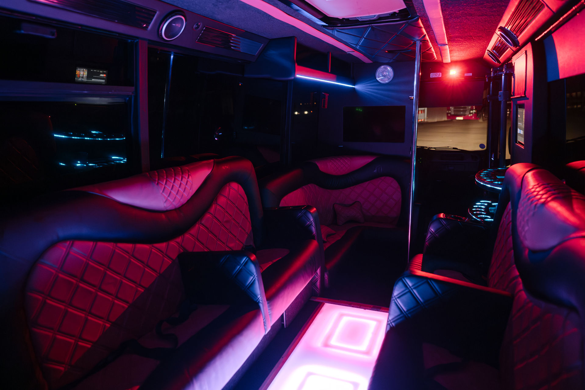 Pinker Partybus - JGA mieten in Marl – Alle Anfahrtskosten inklusive – 3