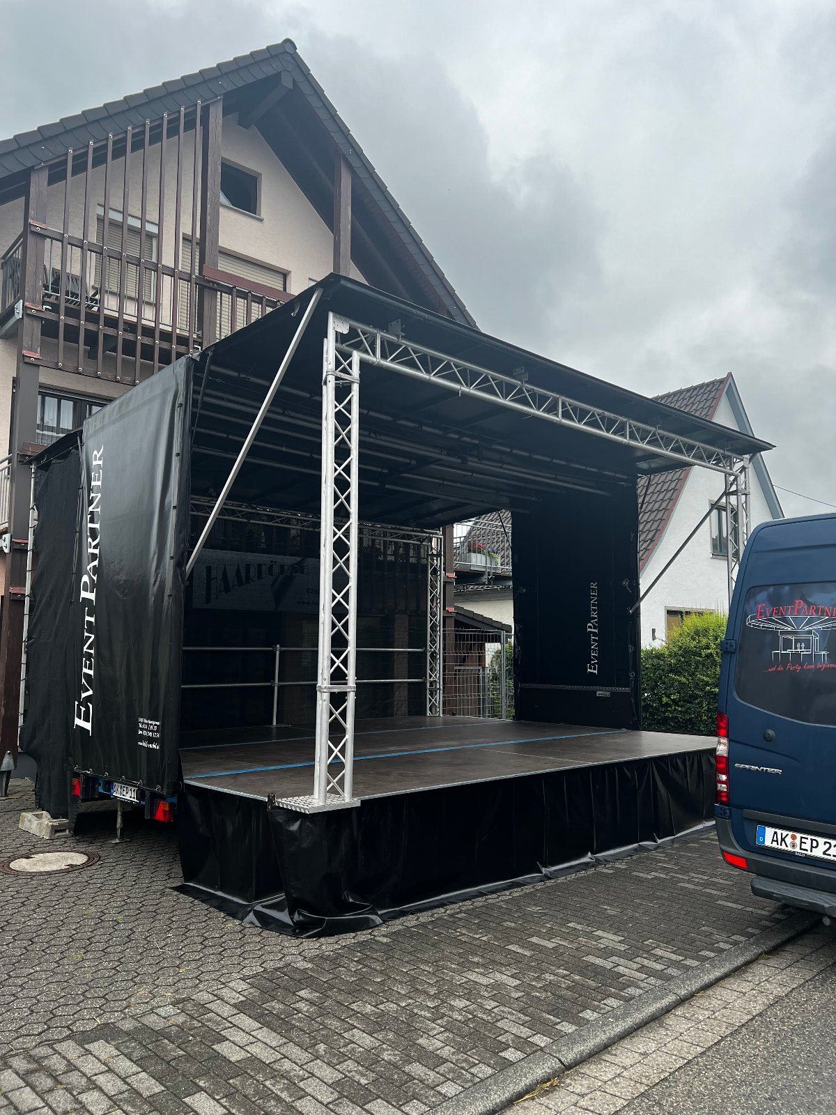 Mobile Trailerbühne, Stage, Anhänger-Bühne - 6x6m mieten in Berlin – 6x6x3,90 – 2