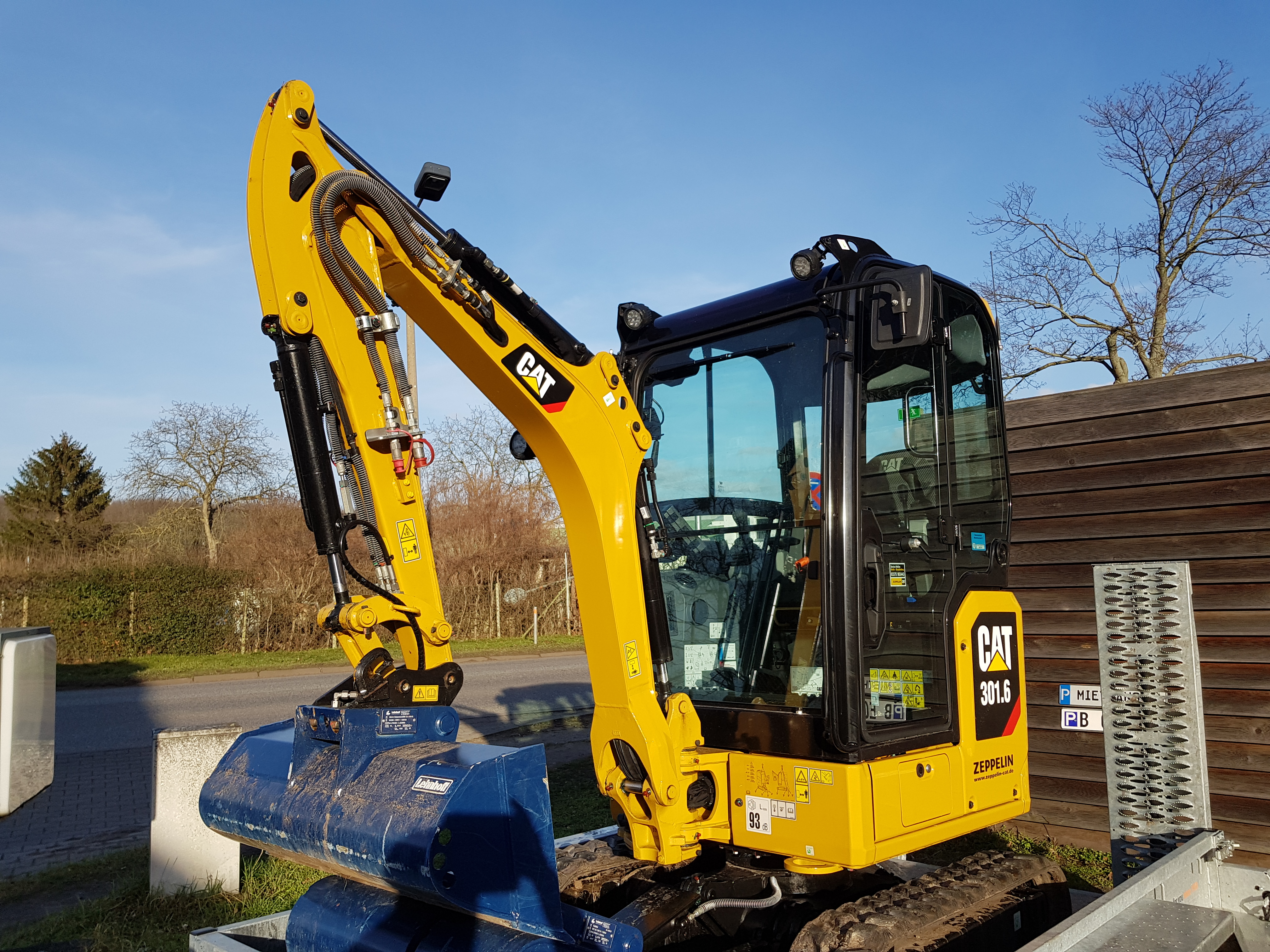 CAT 301.6 Minibagger 1,9t mieten in Siethen – 3,86mx0,99mx2,31m – 2