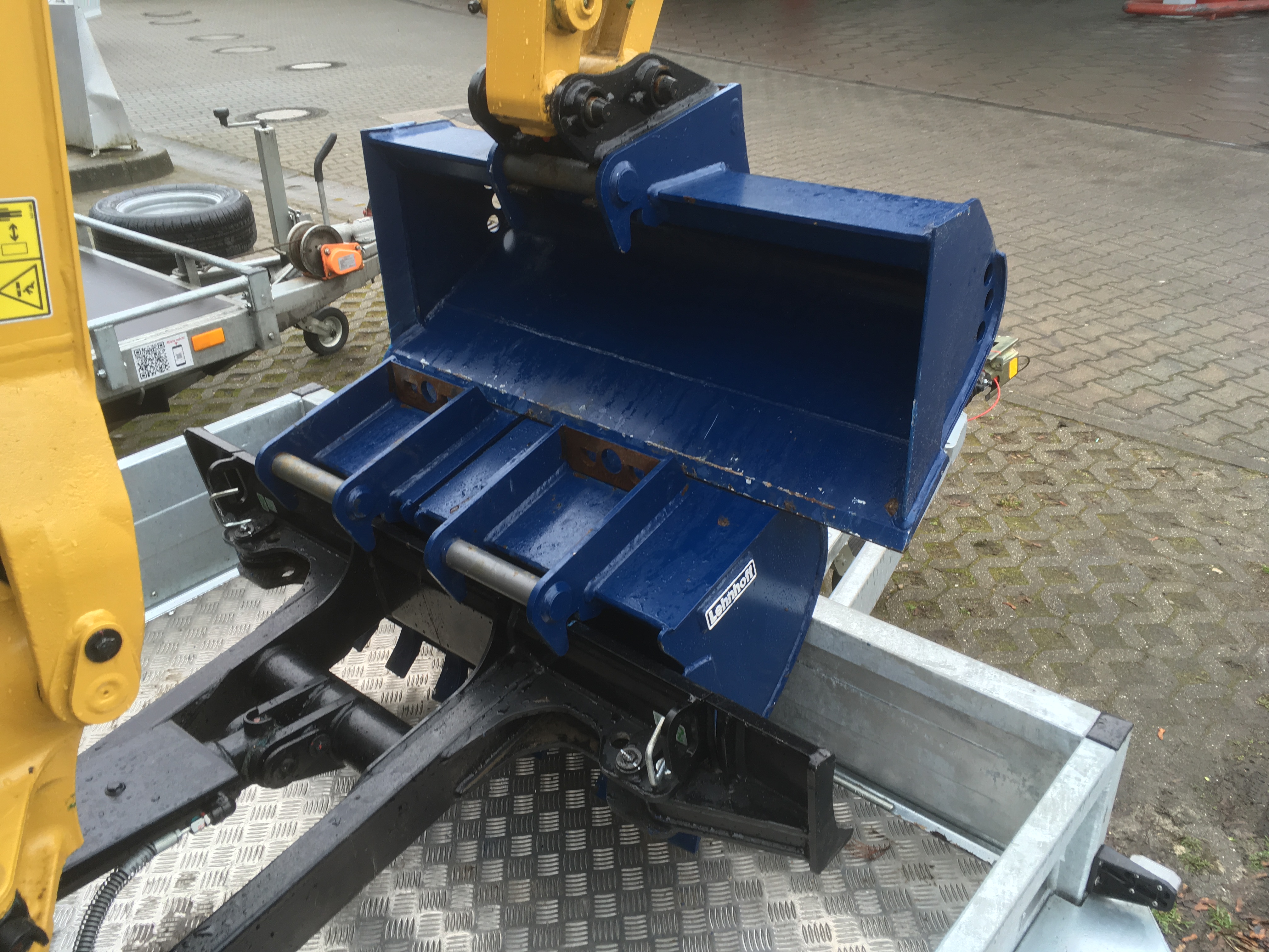 CAT 301.6 Minibagger 1,9t mieten in Siethen – 3,86mx0,99mx2,31m – 3