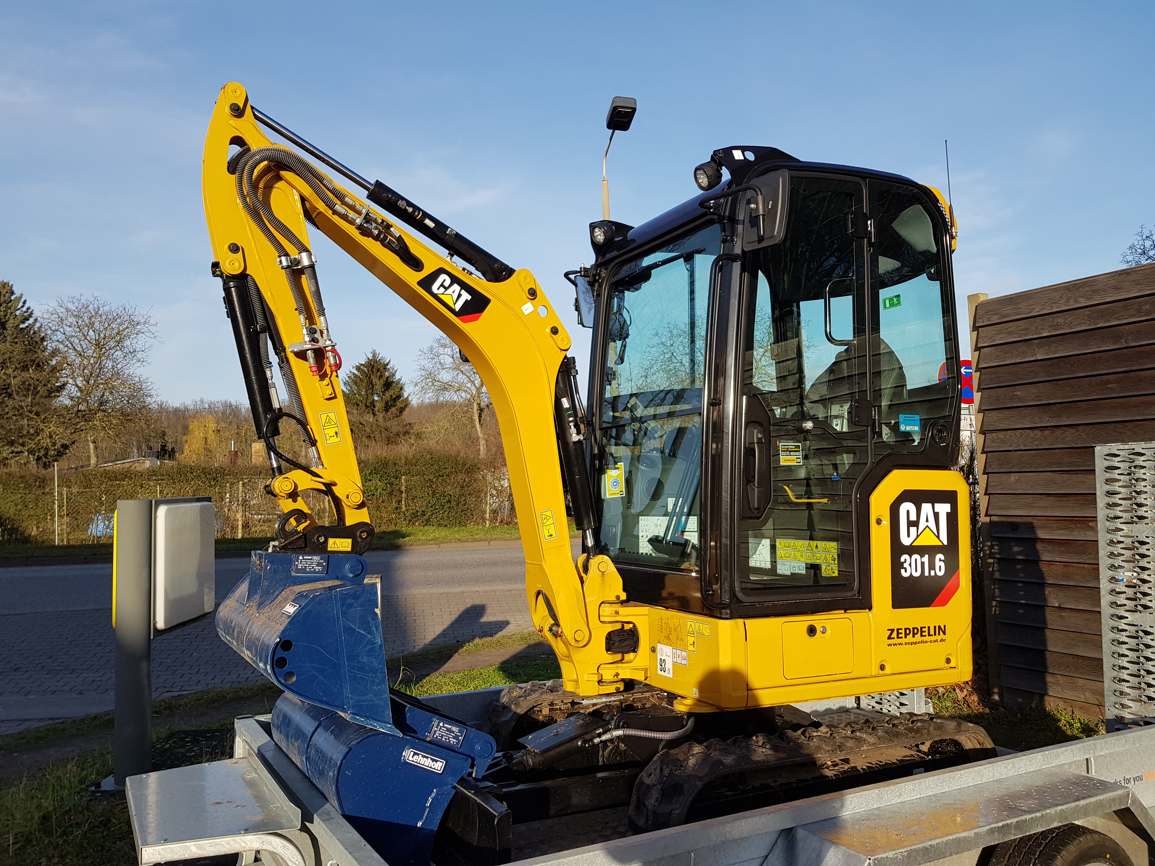 CAT 301.6 Minibagger 1,9t mieten in Siethen – 3,86mx0,99mx2,31m
