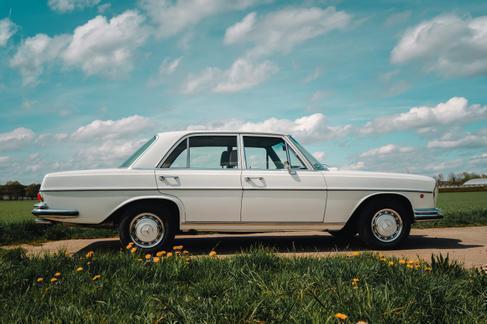 Mercedes Benz 280SE mit Klima mieten mieten in Gilching – 1970 – 5