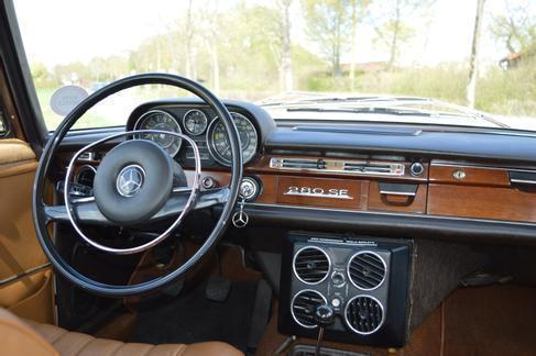 Mercedes Benz 280SE mit Klima mieten mieten in Gilching – 1970 – Thumbnail 11
