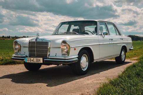 Mercedes Benz 280SE mit Klima mieten mieten in Gilching – 1970
