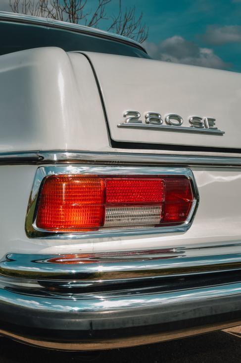 Mercedes Benz 280SE mit Klima mieten mieten in Gilching – 1970 – Thumbnail 9