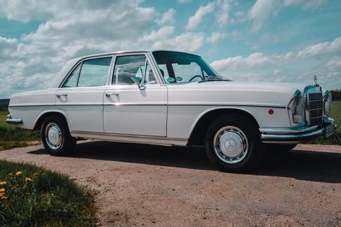 Mercedes Benz 280SE mit Klima mieten mieten in Gilching – 1970 – 4