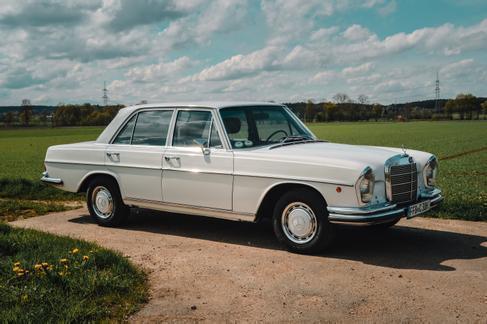 Mercedes Benz 280SE mit Klima mieten mieten in Gilching – 1970 – 3