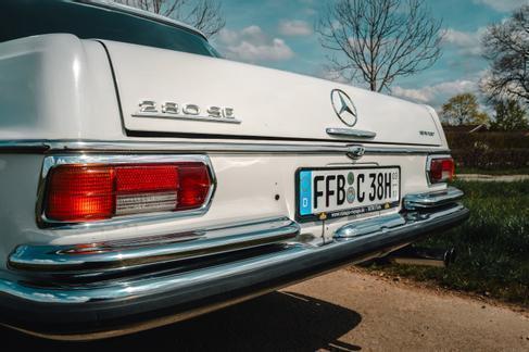 Mercedes Benz 280SE mit Klima mieten mieten in Gilching – 1970 – Thumbnail 8