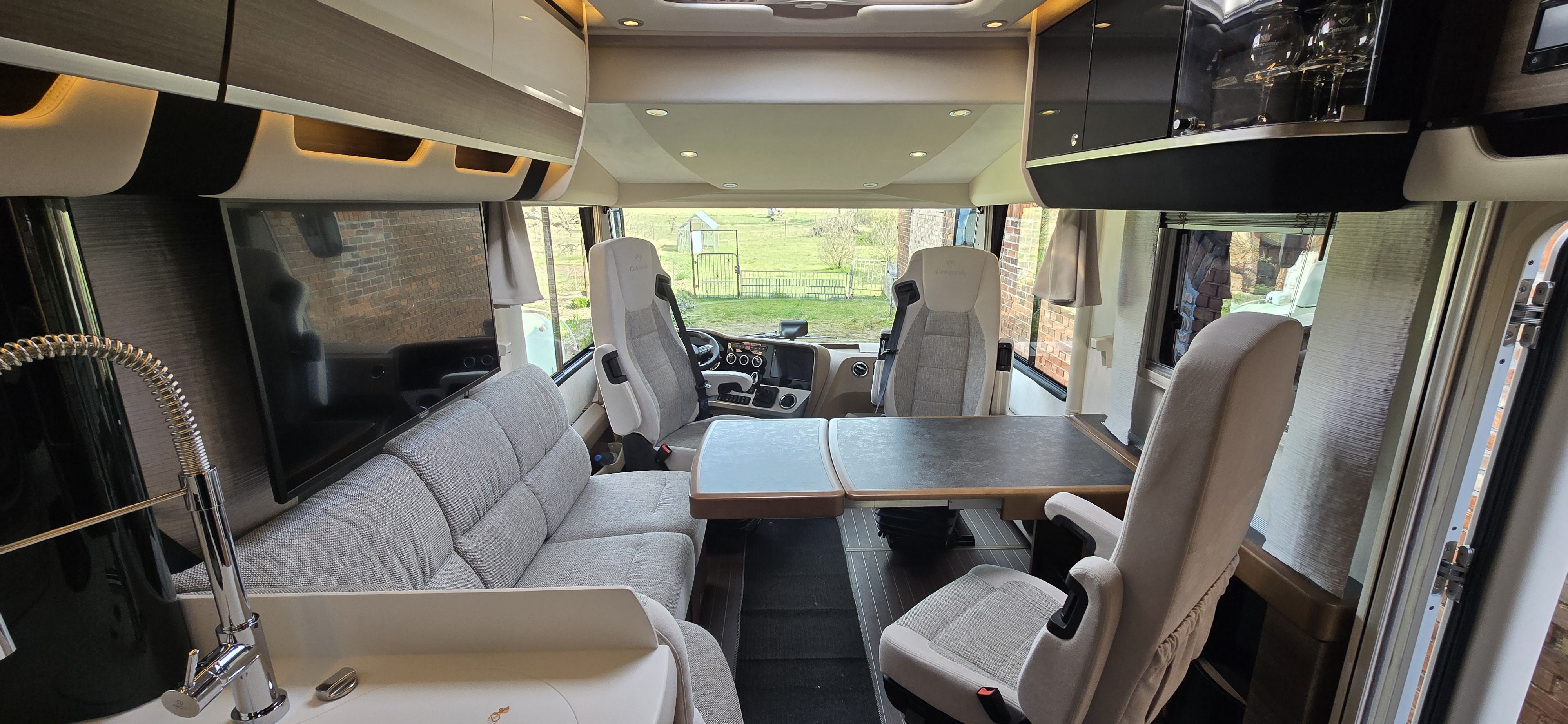 Wohnmobil Concorde Luxus-Reisemobil mieten in Berlin – 2024 – Thumbnail 7