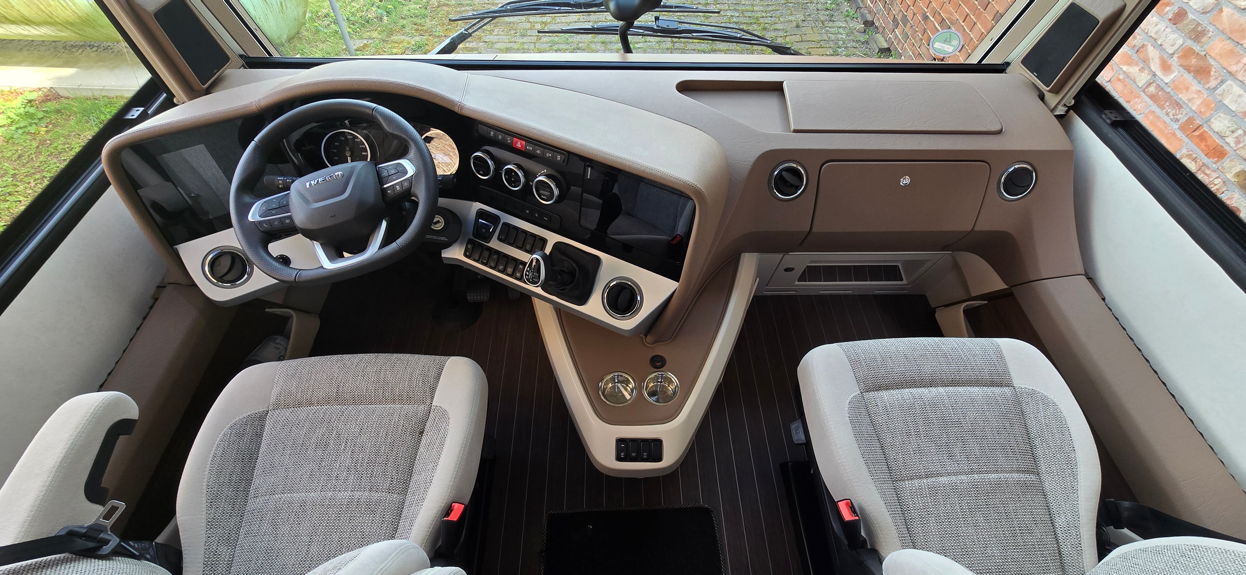 Wohnmobil Concorde Luxus-Reisemobil mieten in Berlin – 2024 – Thumbnail 15