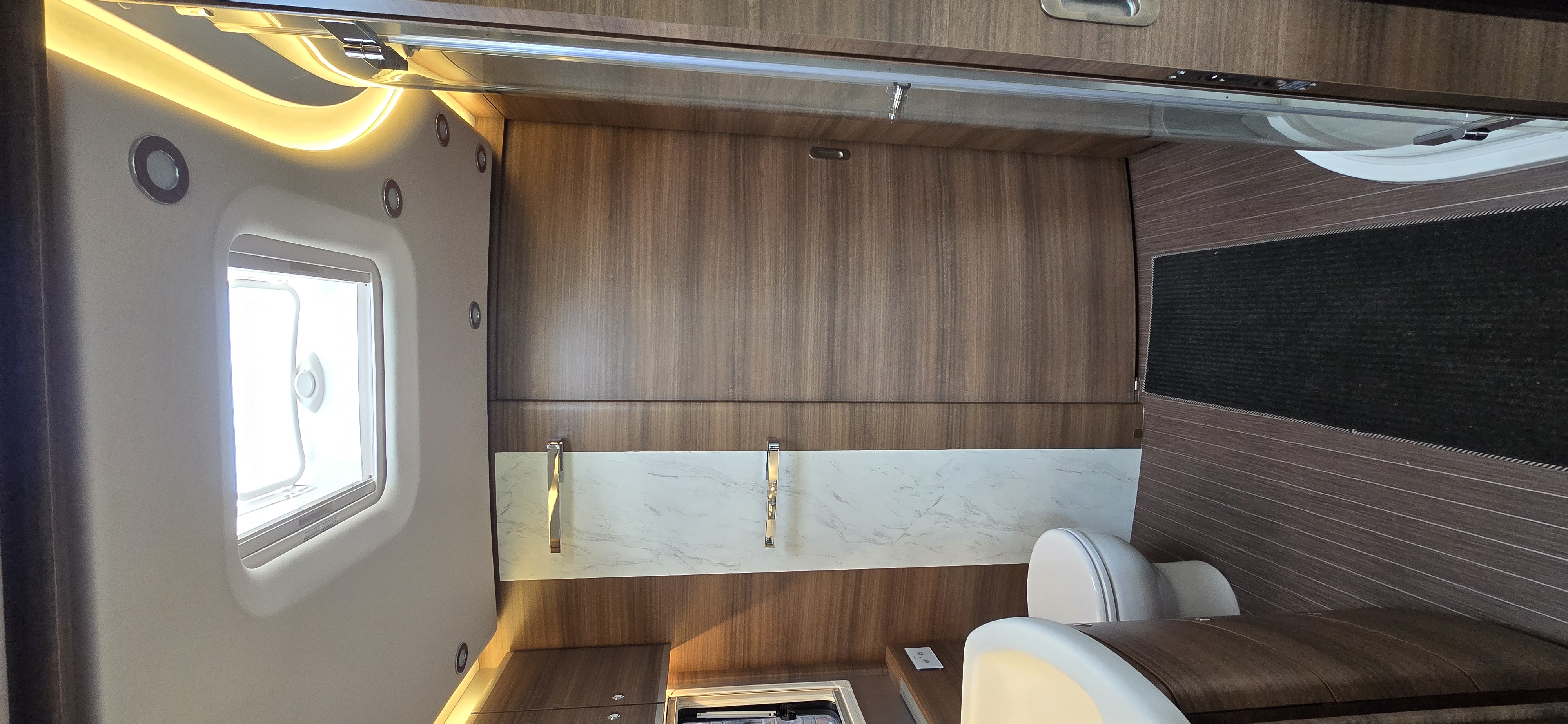 Wohnmobil Concorde Luxus-Reisemobil mieten in Berlin – 2024 – Thumbnail 12