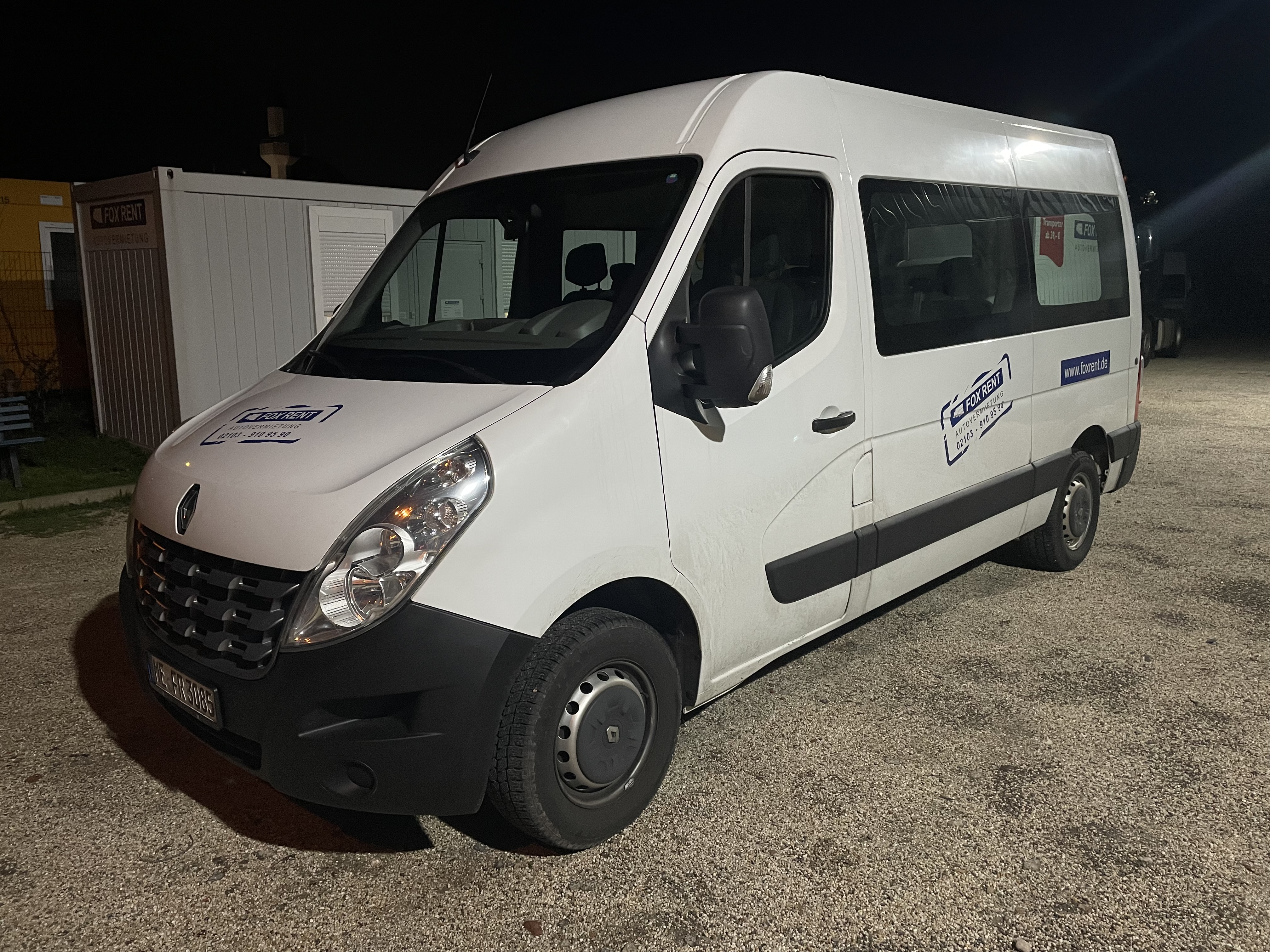 Renault Master 9 Sitzer Langversion mieten in Hilden