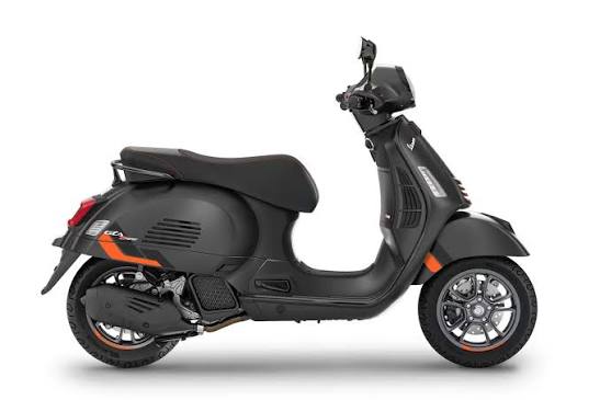 Vespa Primavera / GTS 125 mieten in Lauf – 2