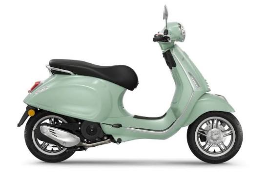 Vespa Primavera / GTS 125 mieten in Lauf