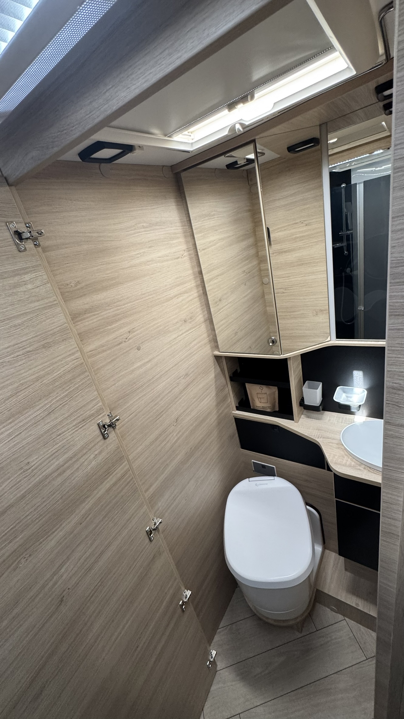 Wohnmobil zum mieten für 2 - 4 Personen mieten in Bentwisch – 2025 – 3