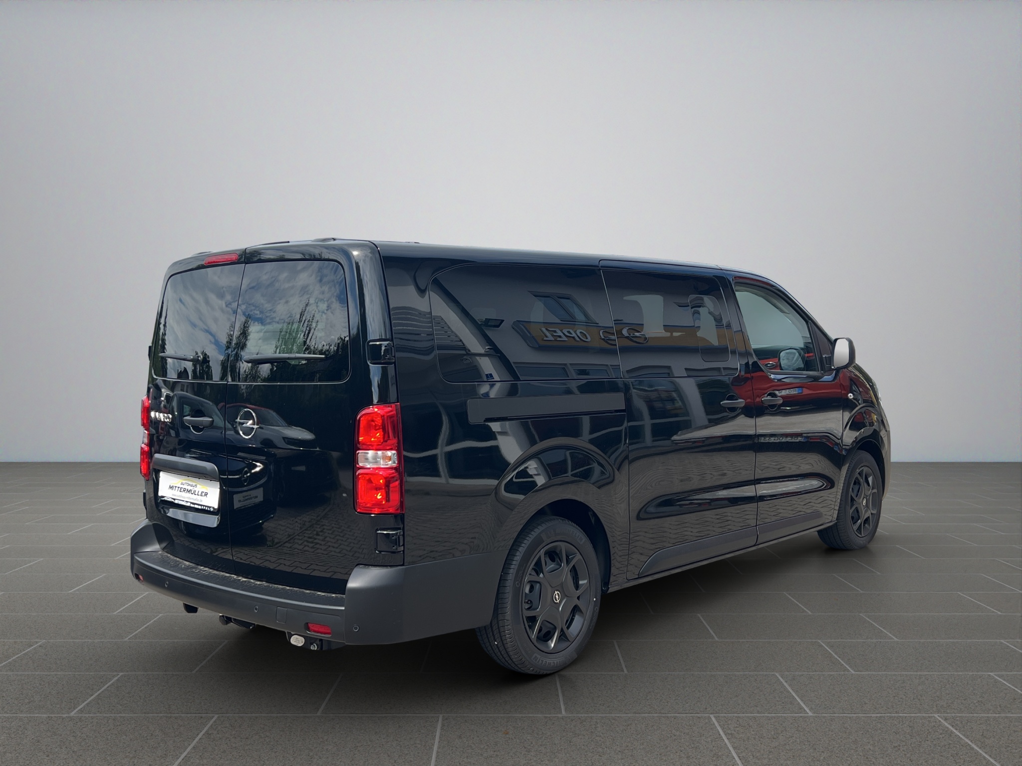 Opel Vivaro Combi L3 9 Sitzer mieten in Glonn – Thumbnail 6