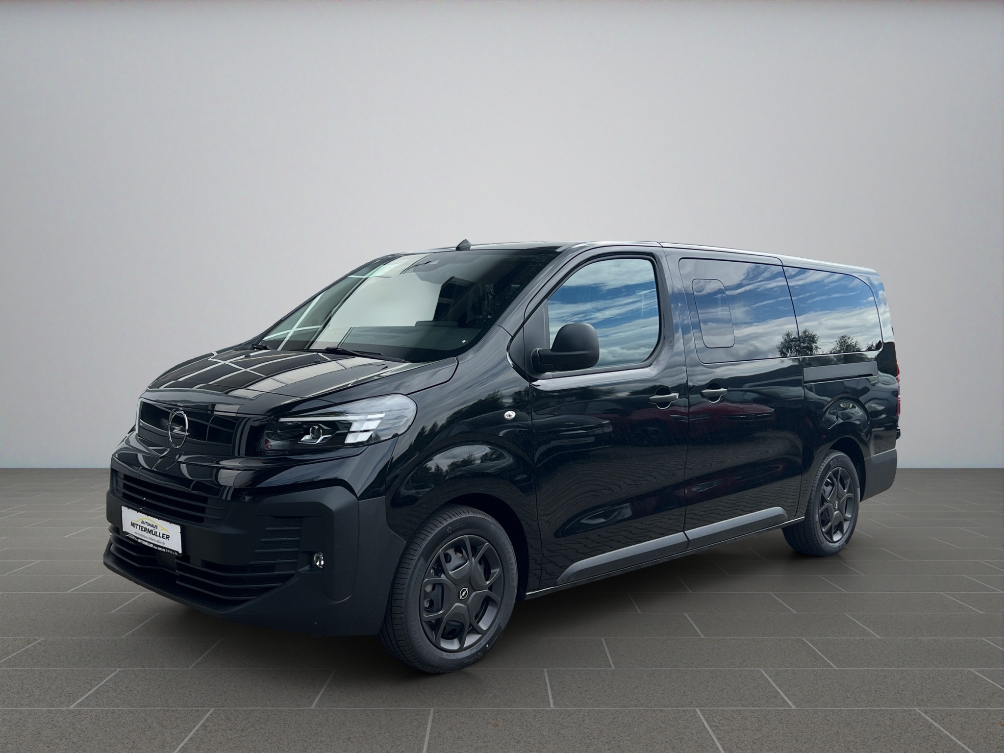 Opel Vivaro Combi L3 9 Sitzer mieten in Glonn