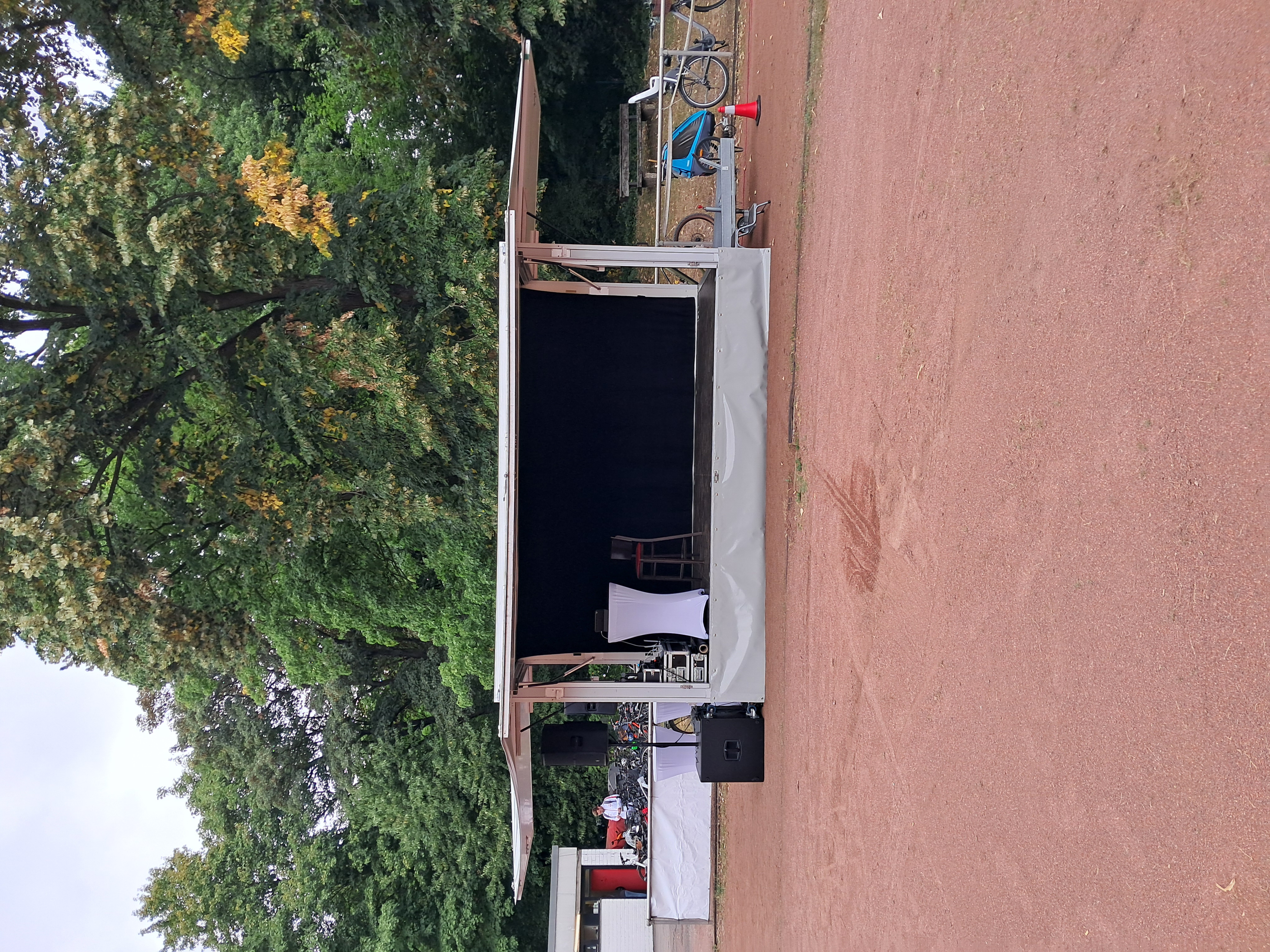 Mobile Bühne, Bühnenanhänger, Bühnentrailer mieten in Grefrath – 10 qm – 3
