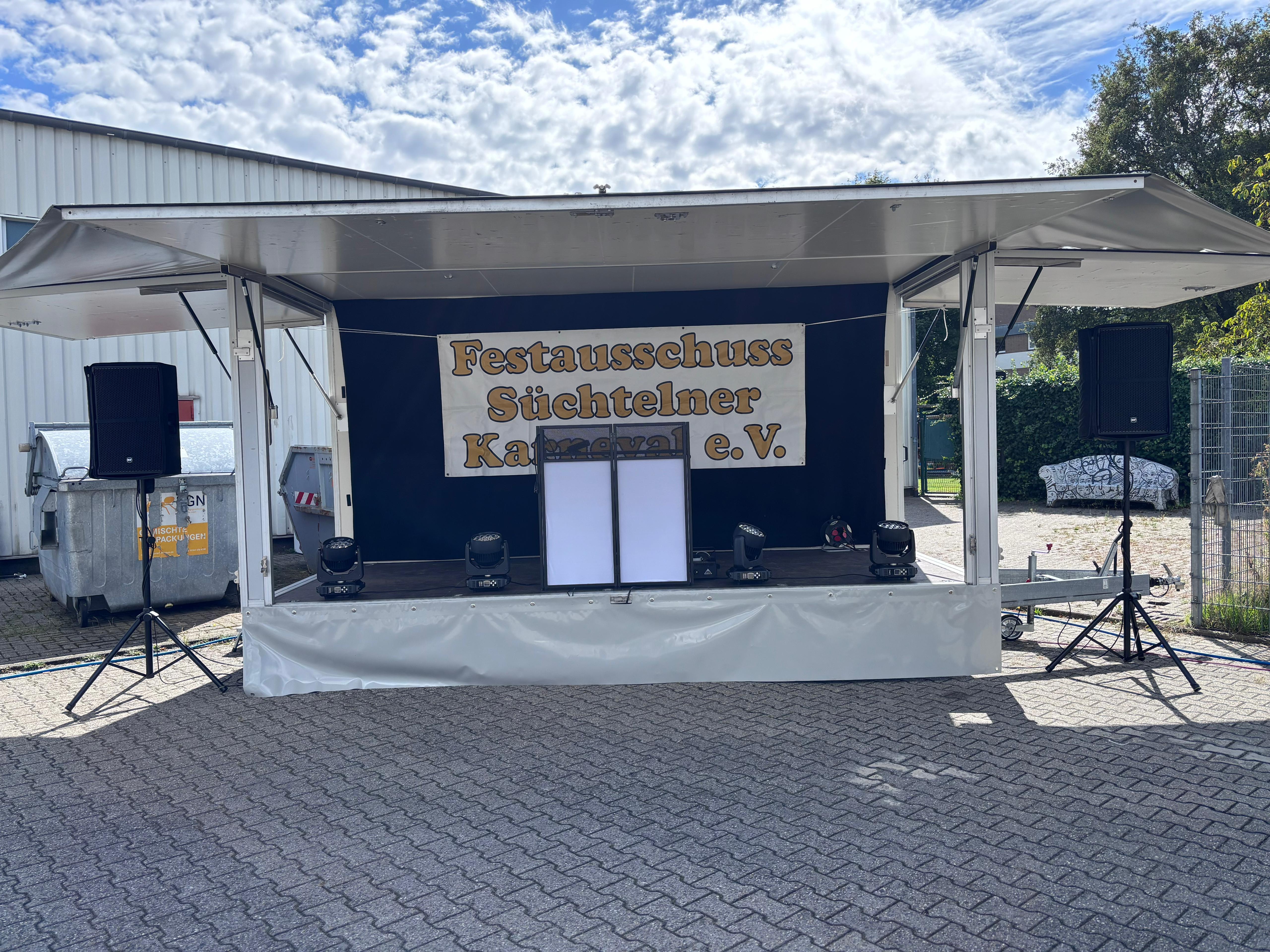 Mobile Bühne, Bühnenanhänger, Bühnentrailer mieten in Grefrath – 10 qm – 4