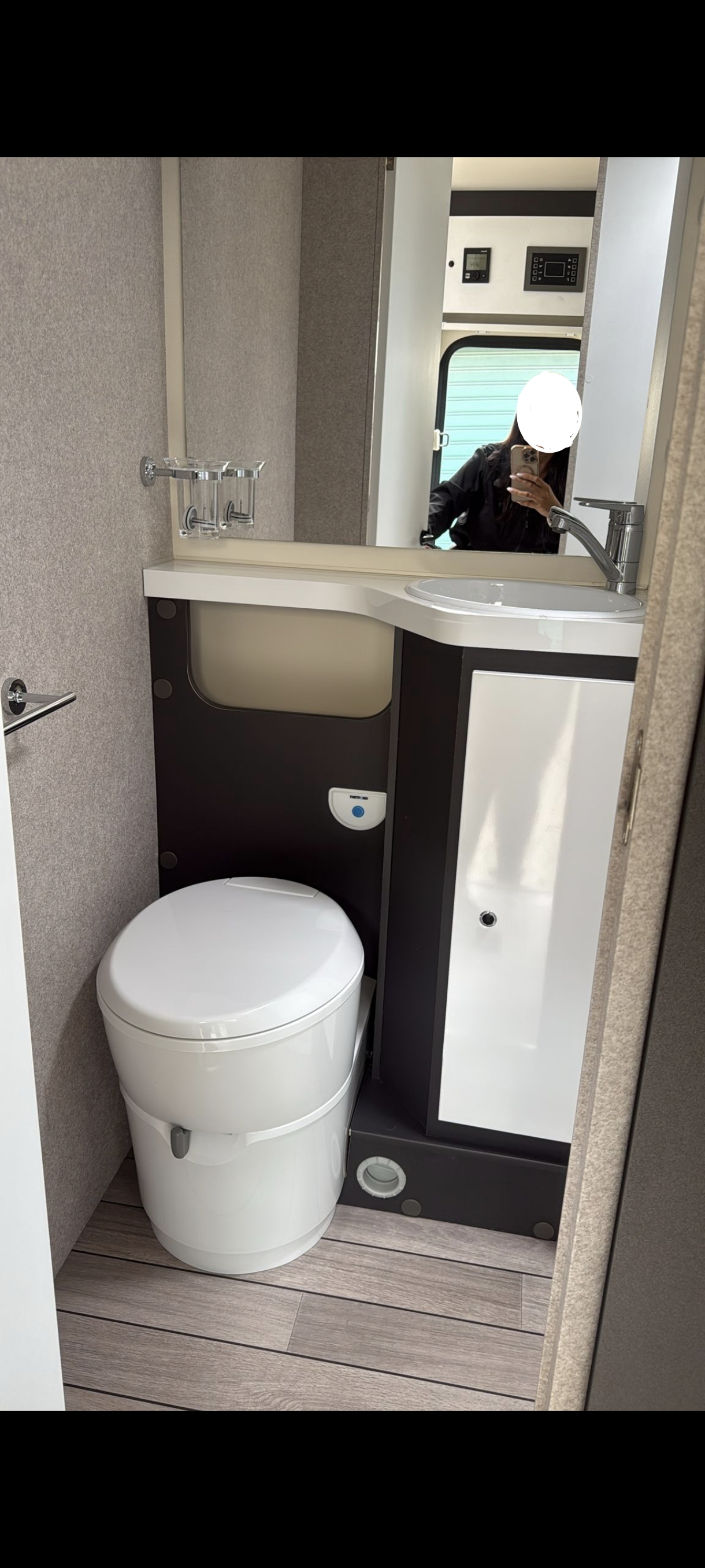 Wohnmobil Forster A699VB / 7 Gurtplätze mieten in Köln – 2024 – Thumbnail 13
