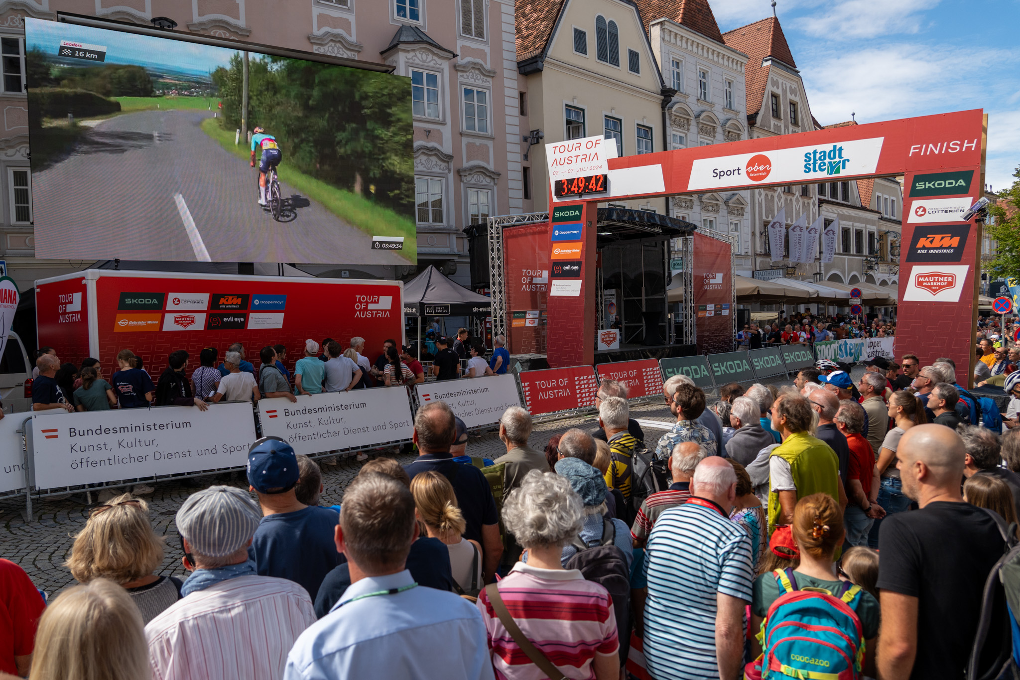 LED WALL TRAILER mieten in St. Georgen im Attergau – bis 25 m² – Thumbnail 8