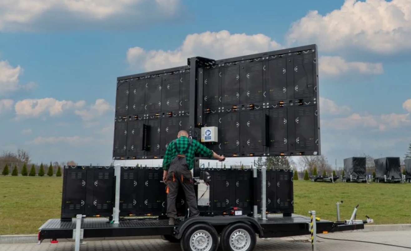 LED WALL TRAILER mieten in St. Georgen im Attergau – bis 25 m² – Thumbnail 6