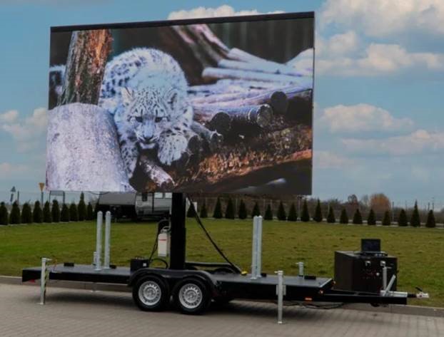 LED WALL TRAILER mieten in St. Georgen im Attergau – bis 25 m²