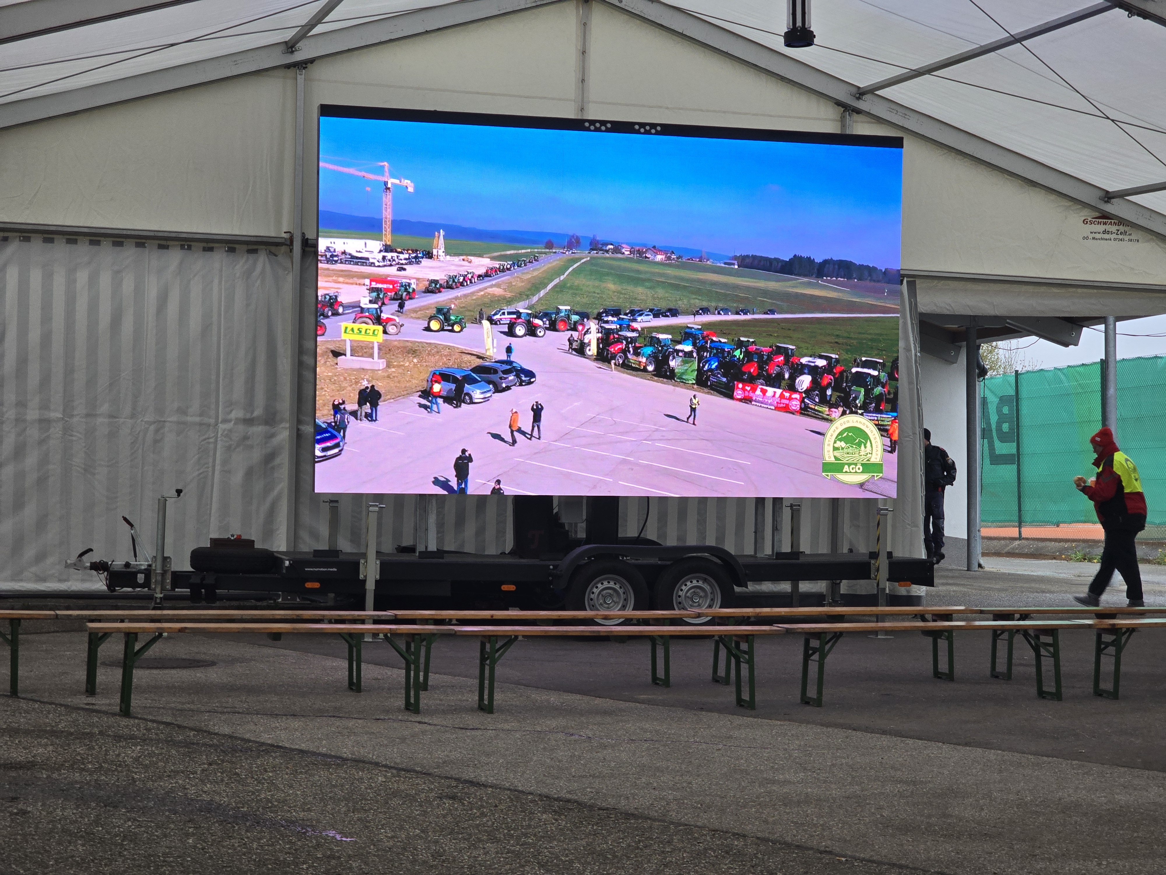 LED WALL TRAILER mieten in St. Georgen im Attergau – bis 25 m² – 4